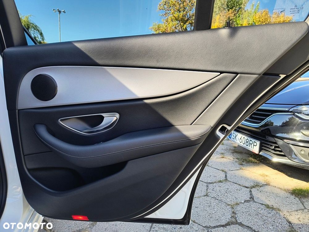 Mercedes-Benz Klasa E - 12