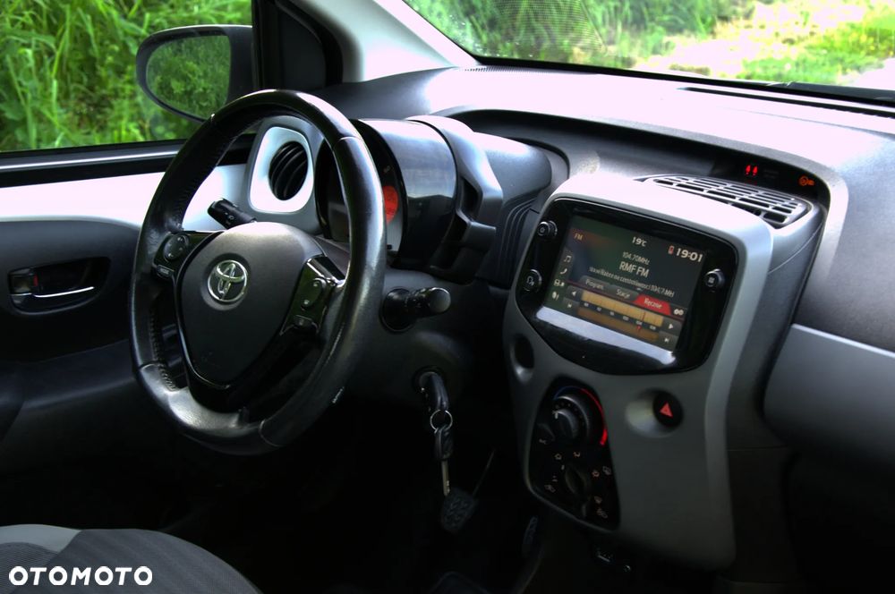 Toyota Aygo x-clusive Style Selection - 13