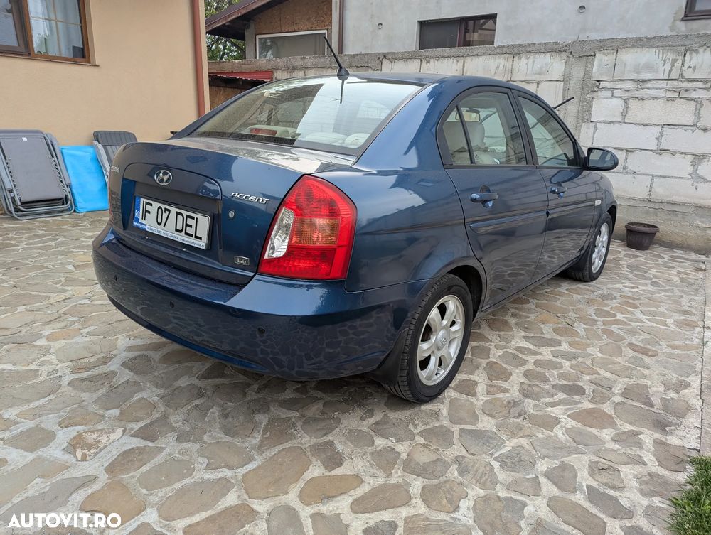 Hyundai Accent - 3