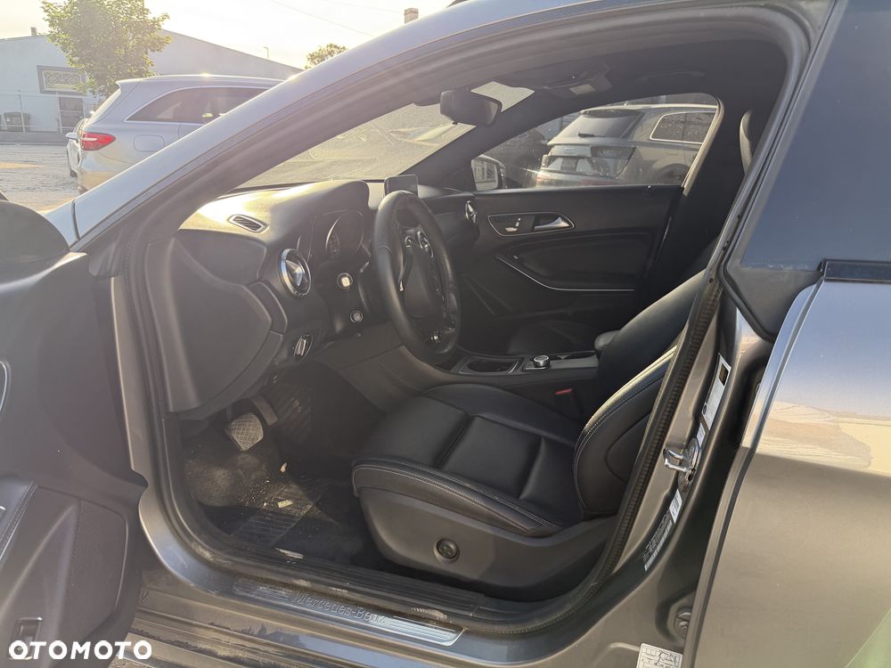 Mercedes-Benz CLA 250 AMG Line 7G-DCT - 22