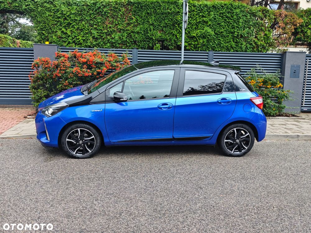 Toyota Yaris Hybrid 100 Selection Platinum - 11