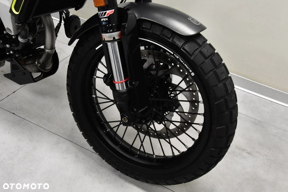 Husqvarna Svartpilen - 25