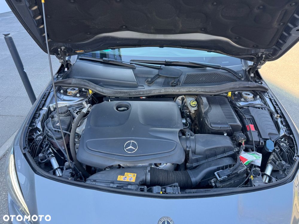Mercedes-Benz CLA 180 7G-DCT UrbanStyle Edition - 20