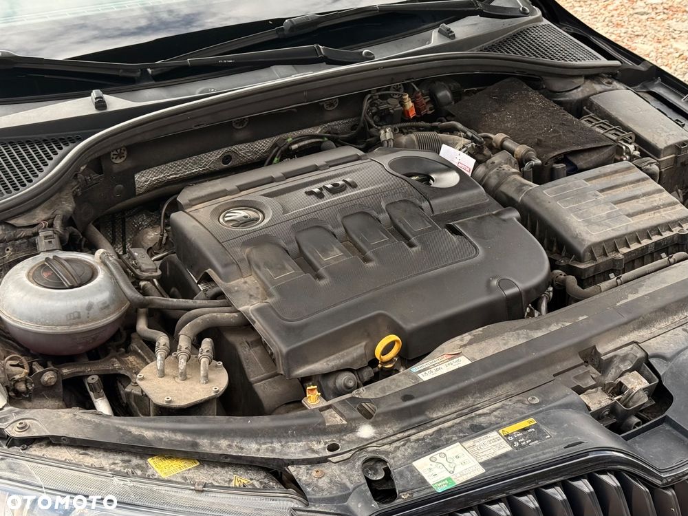 Skoda Octavia 2.0 TDI DSG RS - 24