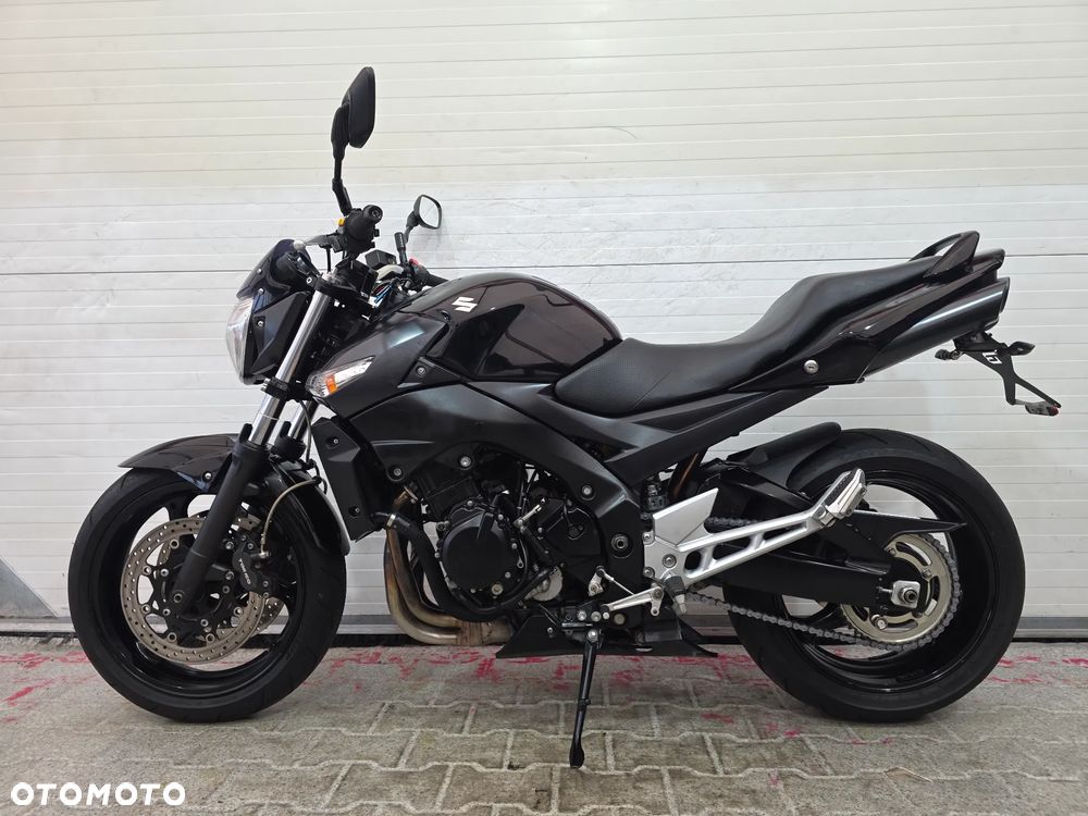 Suzuki GSR - 1