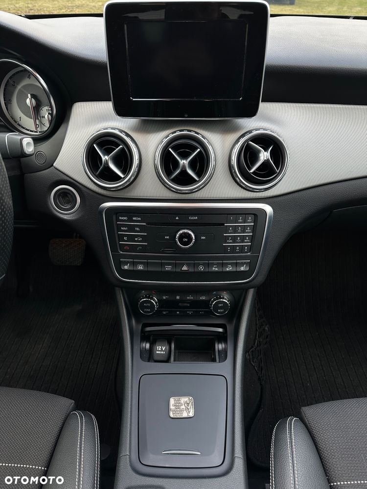 Mercedes-Benz GLA 220 d 4Matic 7G-DCT - 16