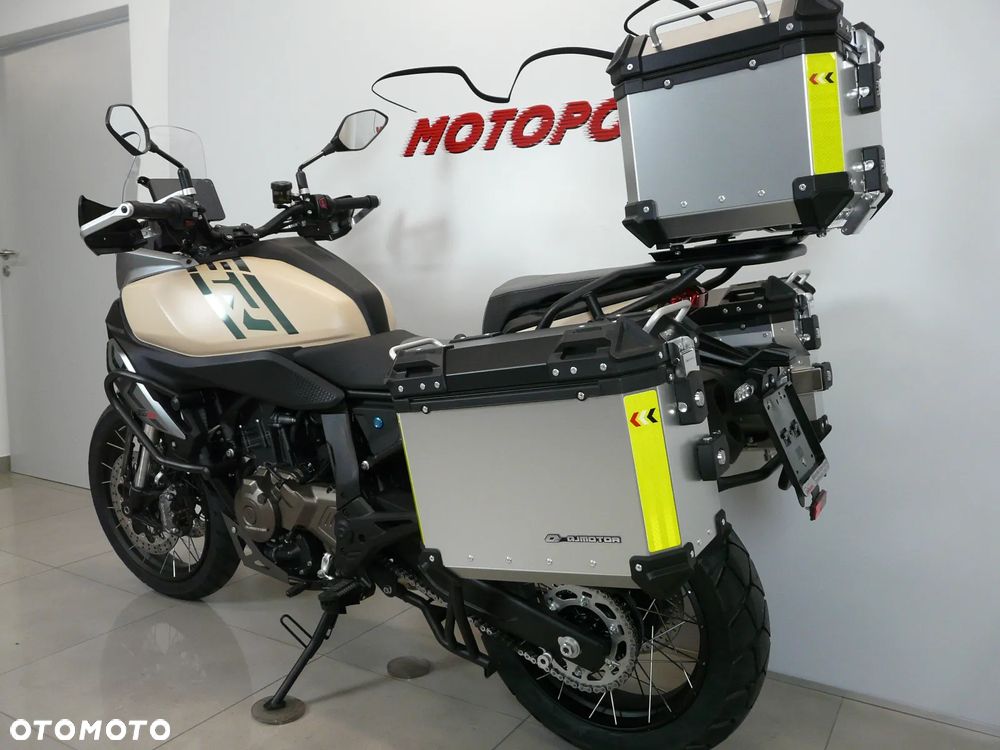 QJMOTOR SRT 600SX - 14