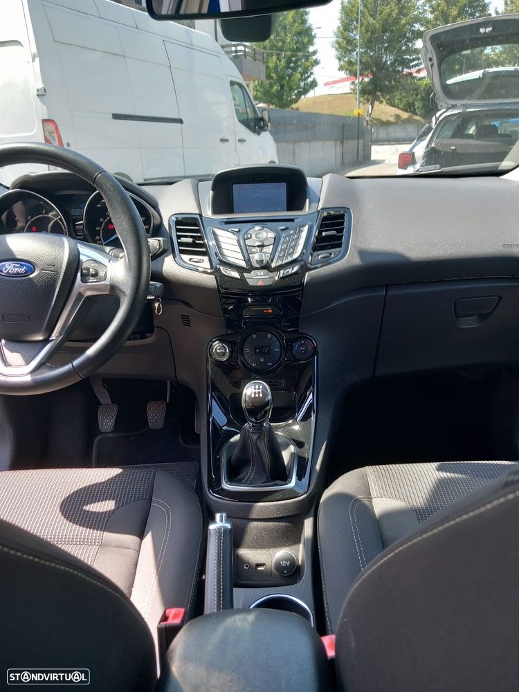 Ford Fiesta 1.5 TDCi STLine - 9