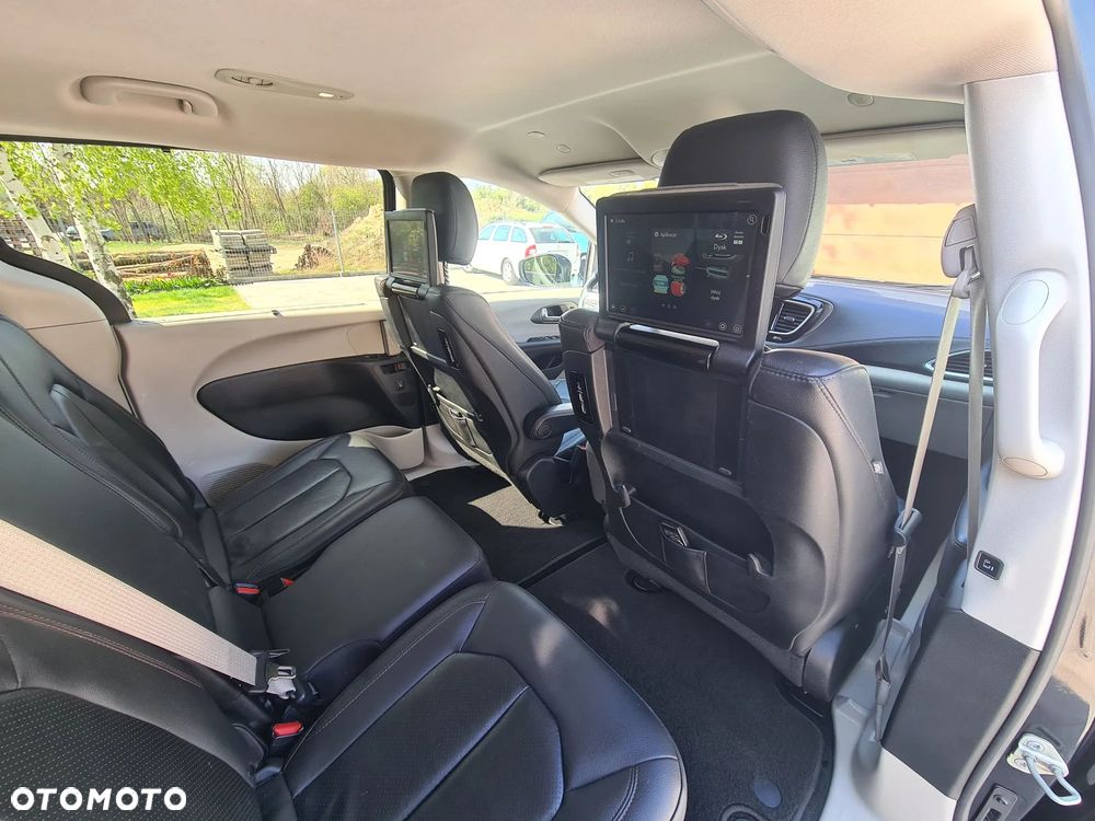 Chrysler Pacifica - 10