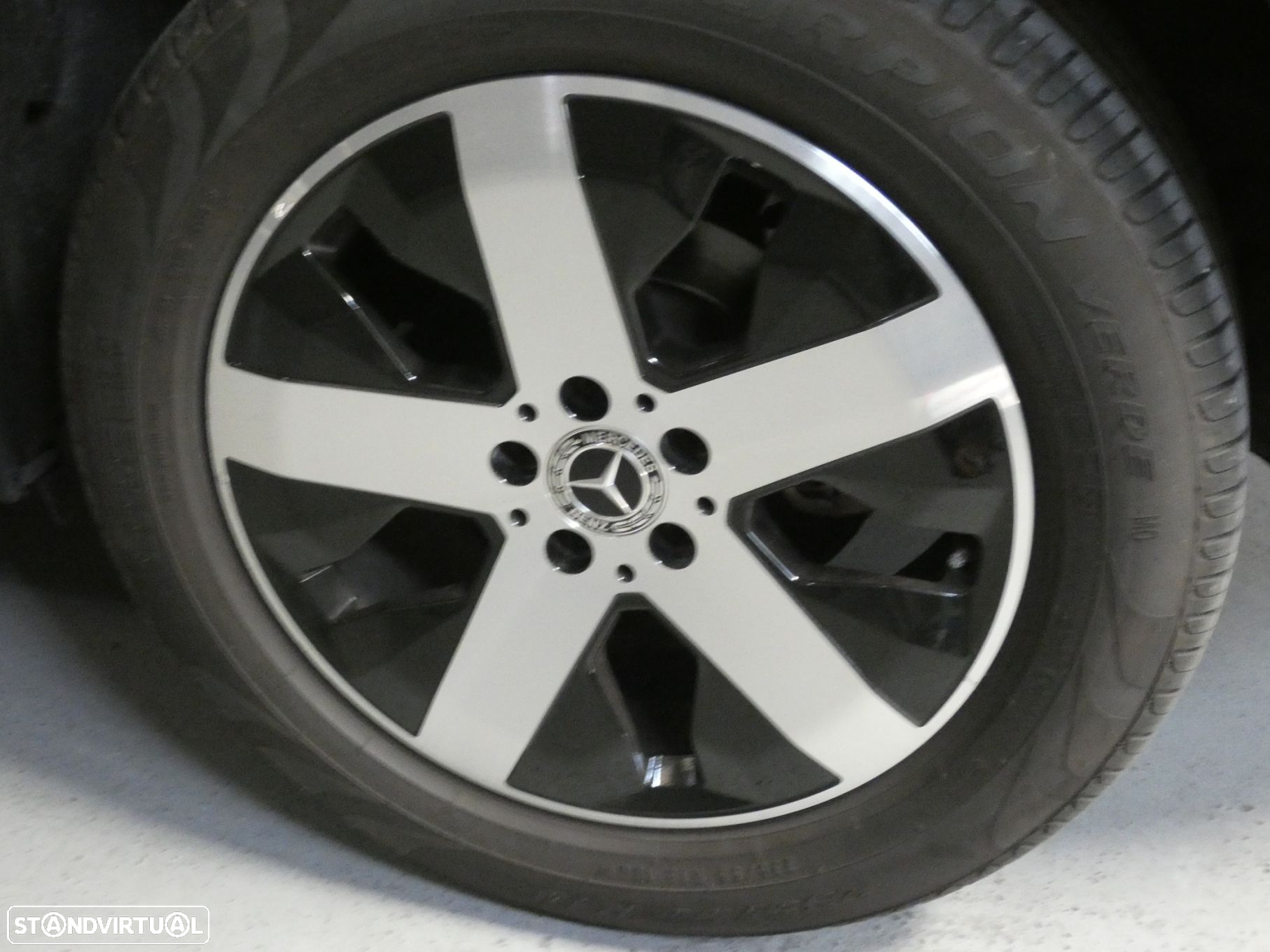 Mercedes-Benz GLB 180 d Progressive - 18