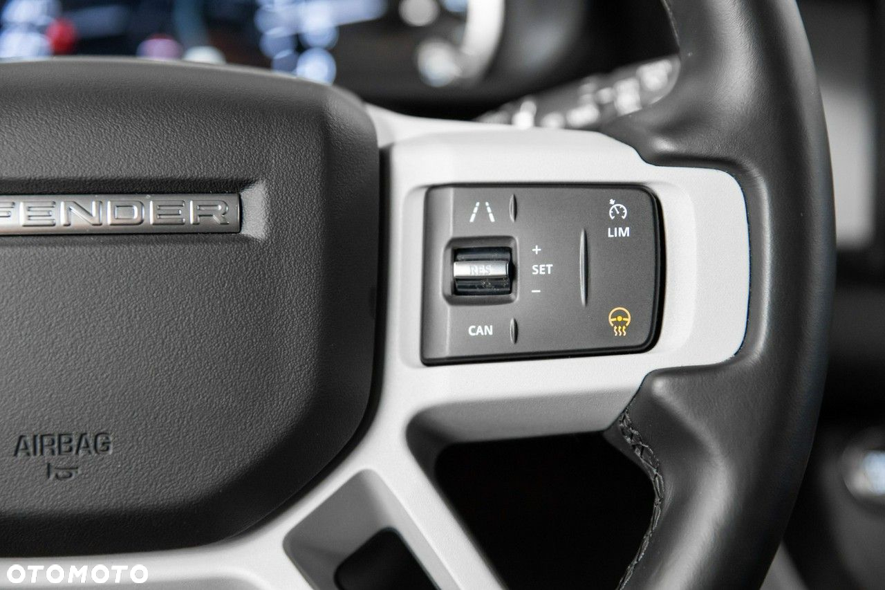 Land Rover Defender - 24