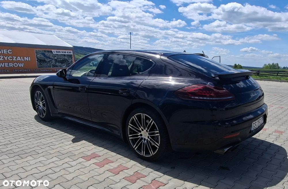 Porsche Panamera 4S - 4