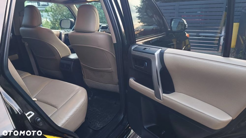 Toyota Land Cruiser - 12