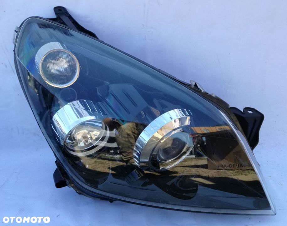 Bi-Xenon prawy Lampa prawa Opel Astra H 2003- - 1