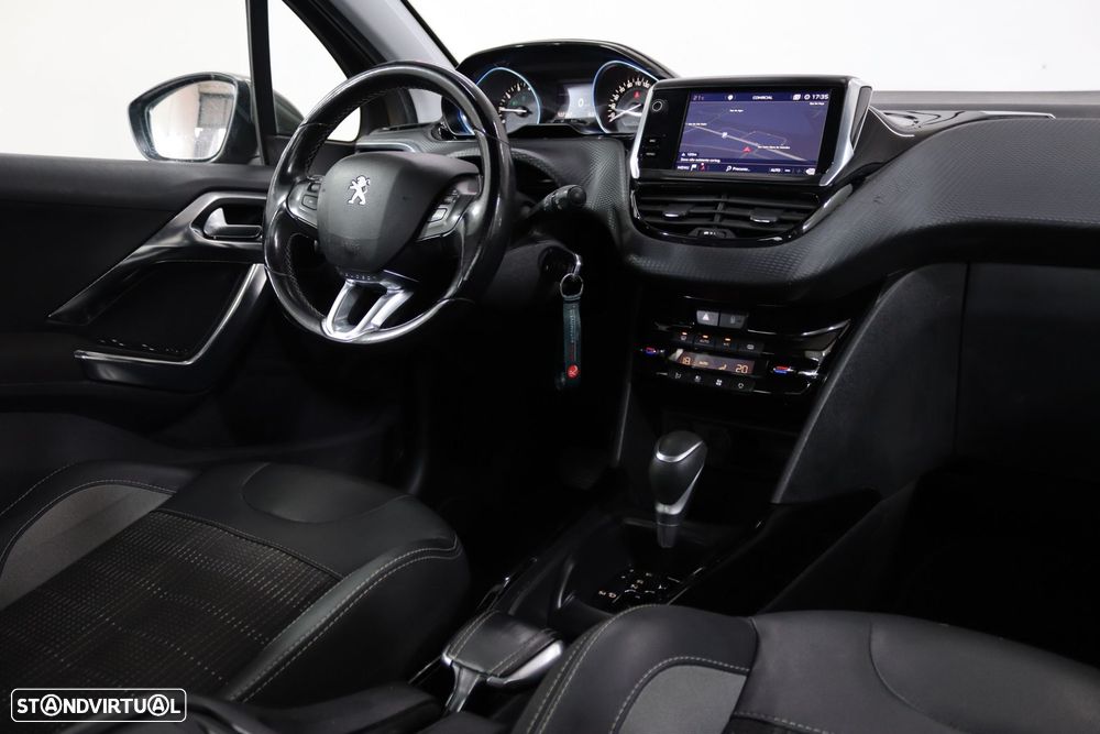 Peugeot 2008 1.2 PureTech Allure EAT6 - 5