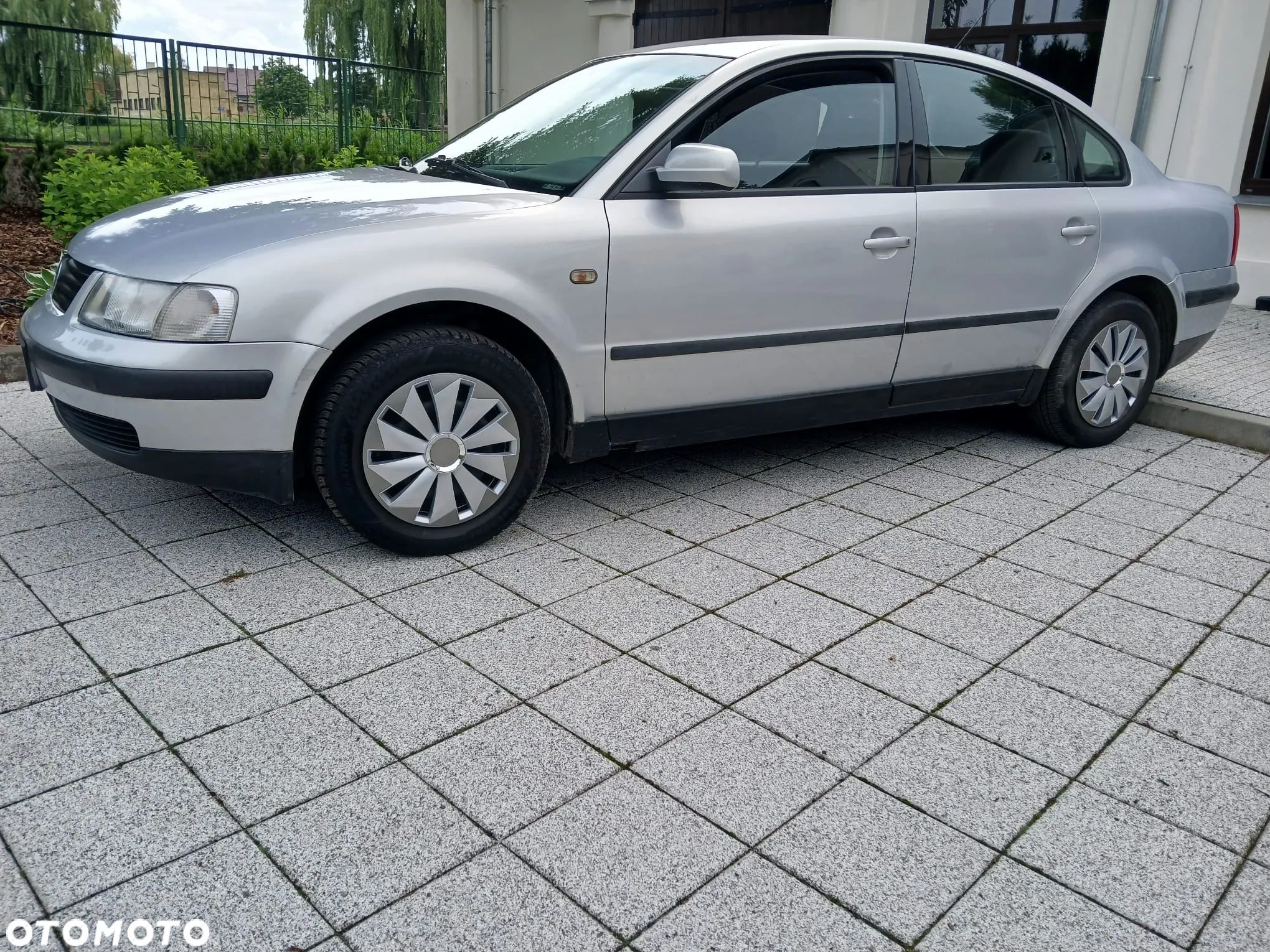 Volkswagen Passat 1.6 Trendline - 1