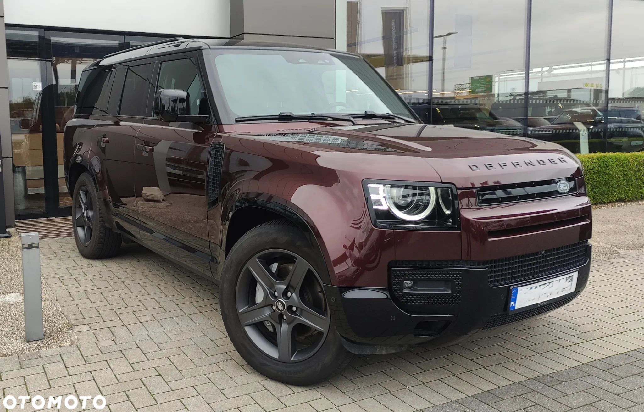 Land Rover Defender - 1