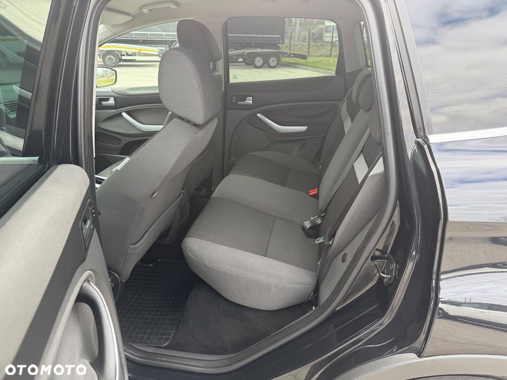 Ford Kuga 2.0 TDCi 2x4 Titanium - 16