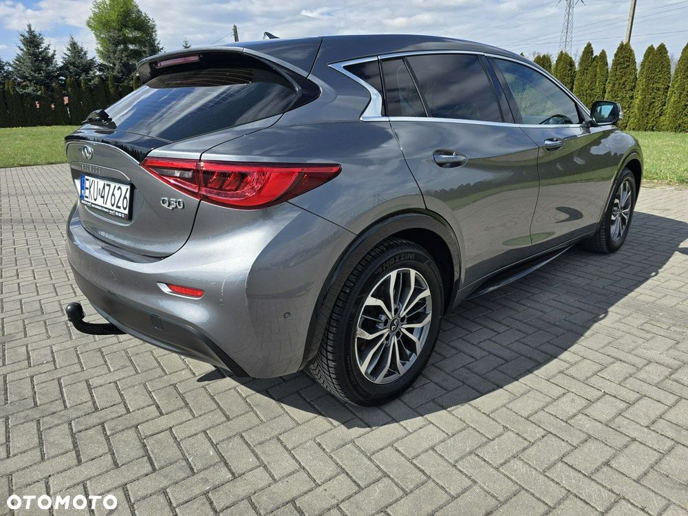 Infiniti Q30 - 9