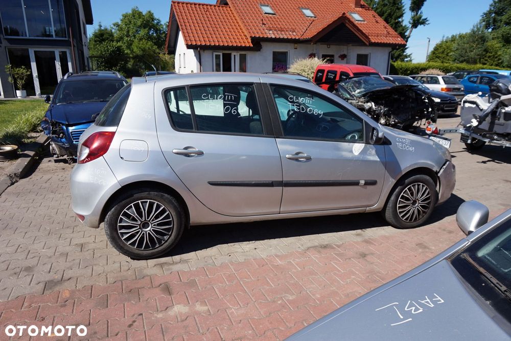 RENAULT CLIO III PH2 LIFT 5D HB 2009 TED69 1.2 16V D4F740 74KM JH3176 SREBRNY na części - 6