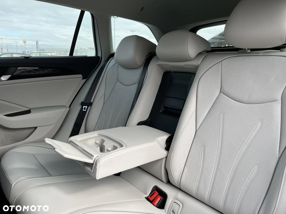 Volkswagen Passat - 33