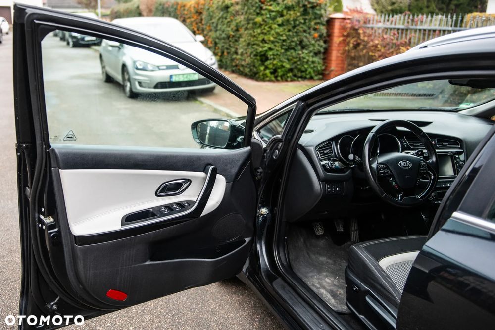 Kia Ceed 1.6 GDI Dream-Team Edition - 17