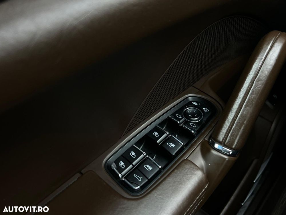 Porsche Cayenne - 28