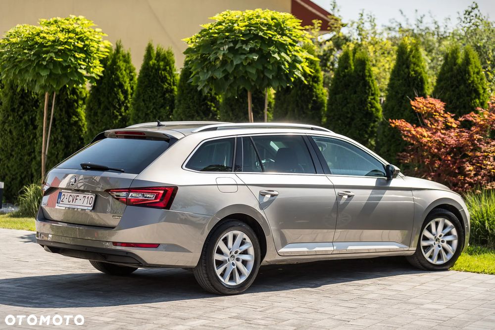 Skoda Superb 2.0 TDI Sportline - 11