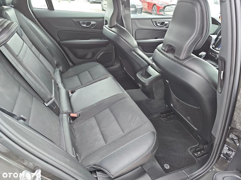 Volvo V60 D3 Momentum Pro - 22