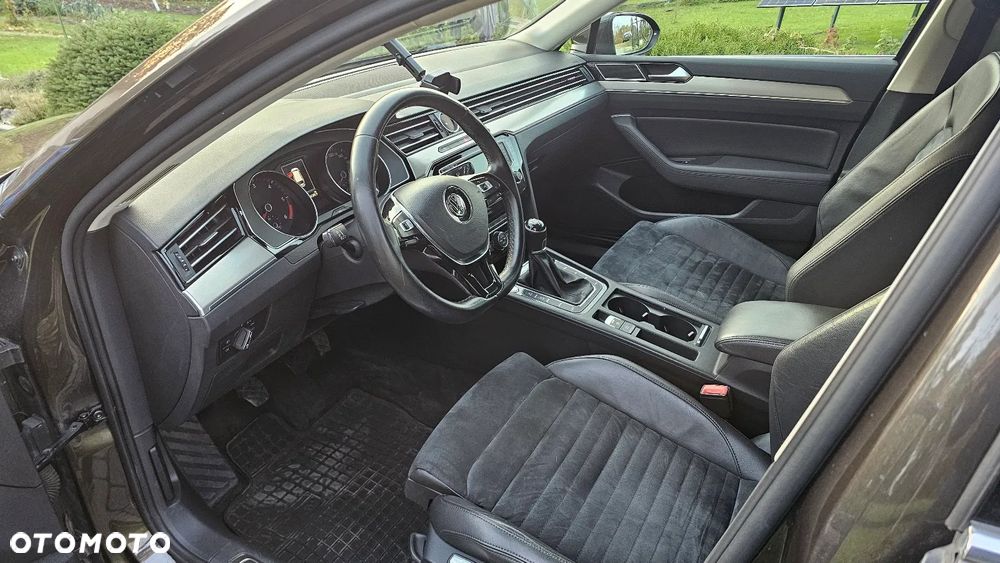 Volkswagen Passat 2.0 TDI SCR Highline - 2