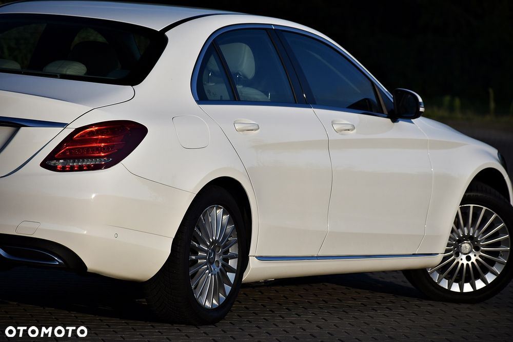 Mercedes-Benz Klasa C 180 9G-TRONIC Exclusive - 24