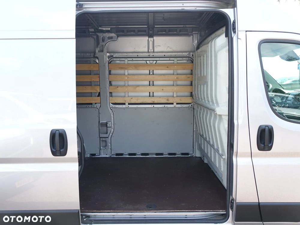 Peugeot Boxer 3-osobowy L2H2 średniak MAŁY PRZEBIEG - 14