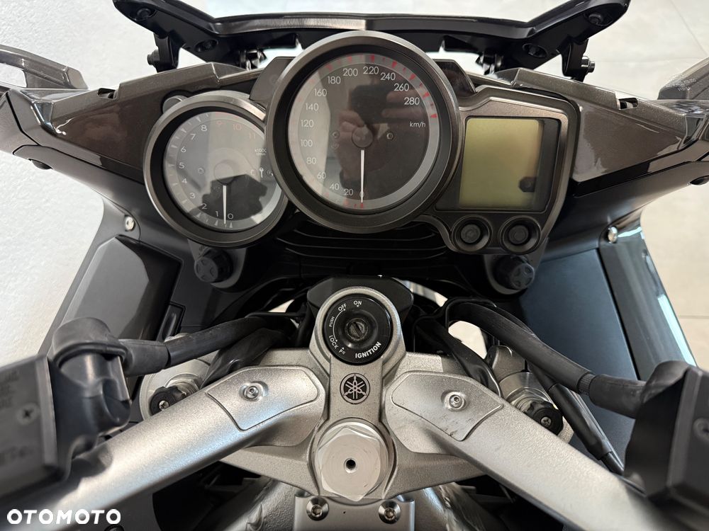 Yamaha FJR - 8