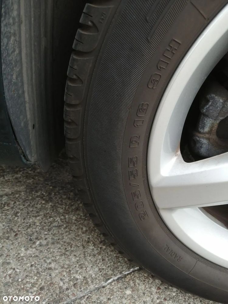 Volkswagen Touran 1.6 TDI DPF Highline DSG - 4