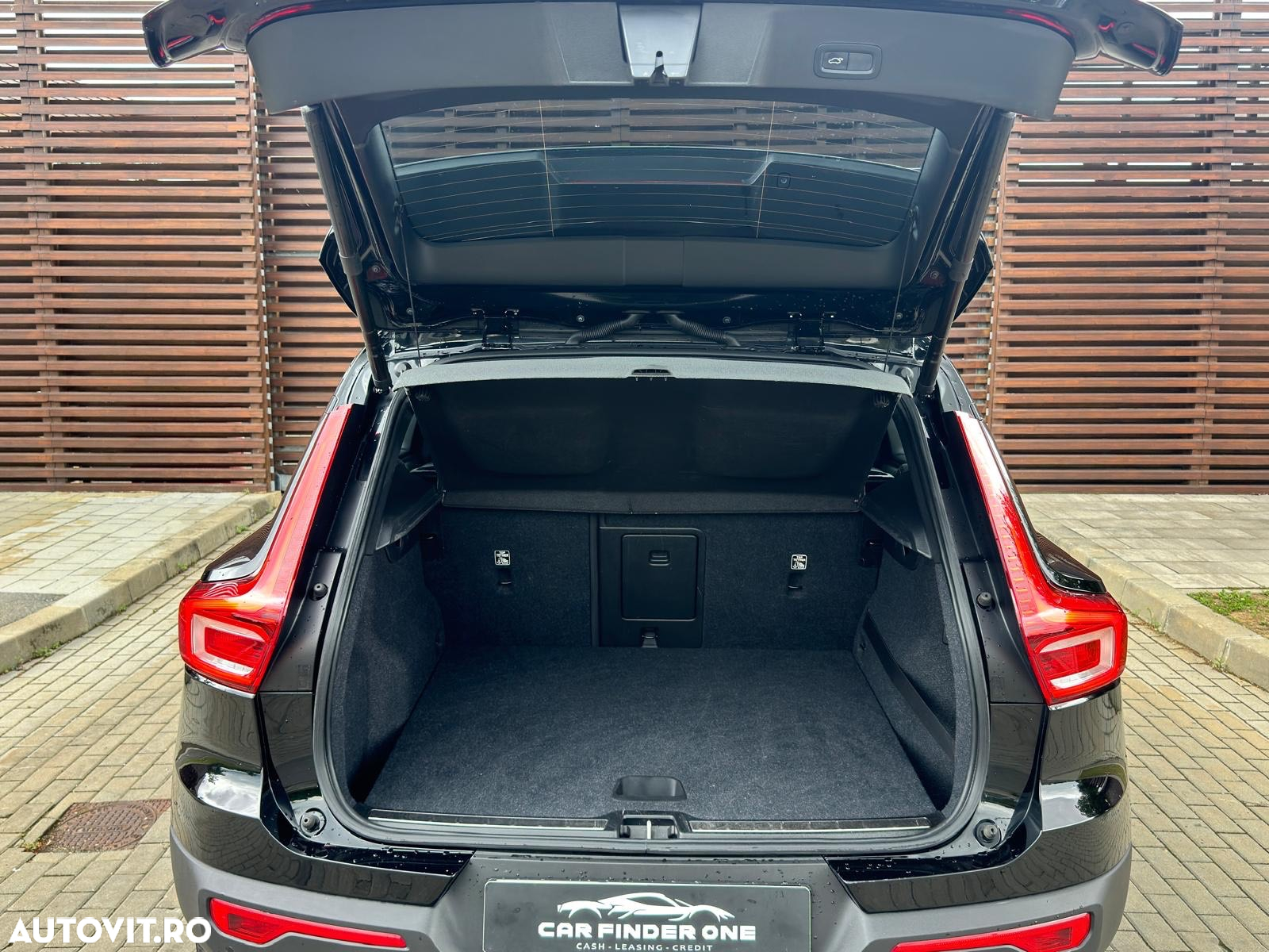 Volvo XC 40 D4 AWD Geartronic R-Design - 39