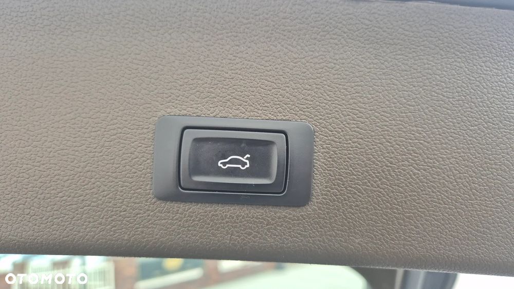 Audi A4 Avant 2.0 TDI DPF clean diesel multitronic Ambiente - 29