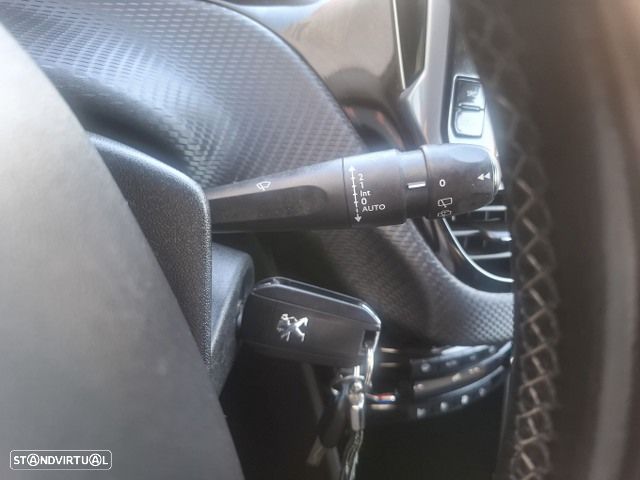 Peugeot 2008 1.6 e-HDi Allure - 23