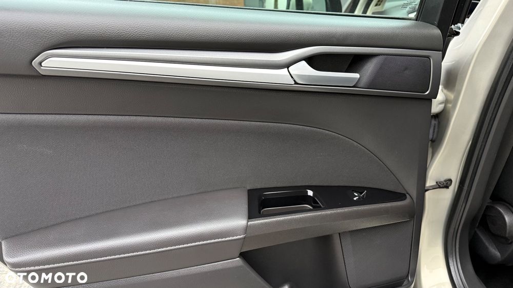 Ford Mondeo - 25
