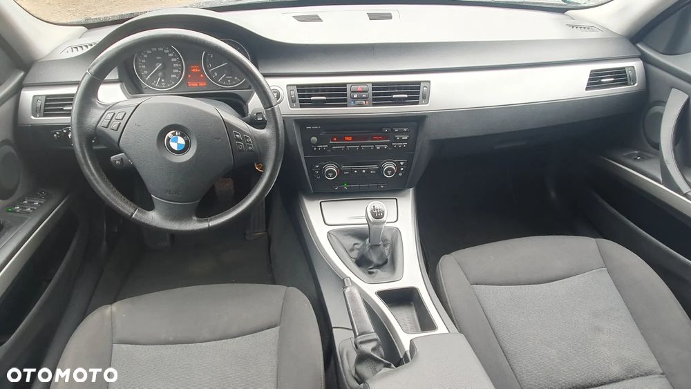BMW Seria 3 325i Edition Sport - 11