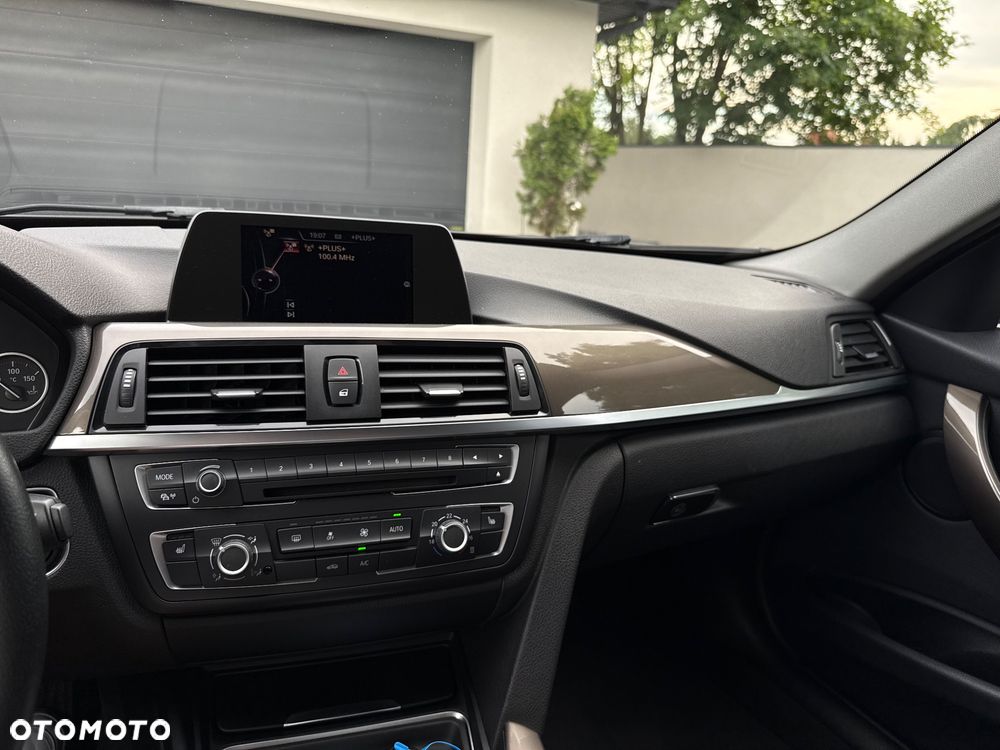BMW Seria 3 320d Sport Line - 19