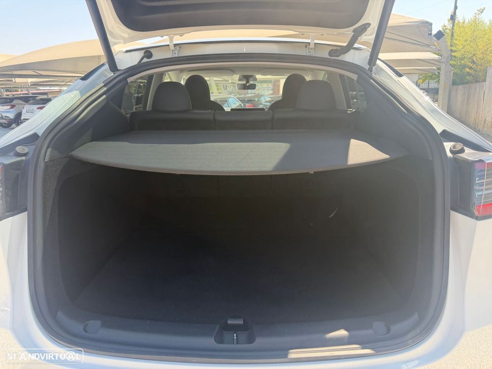 Tesla Model Y Long Range Dual Motor AWD - 16