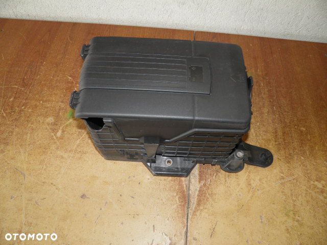 OBUDOWA AKUMULATORA VW GOLF VI - 8