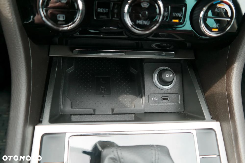 Skoda Superb 2.0 TSI L&K DSG - 35