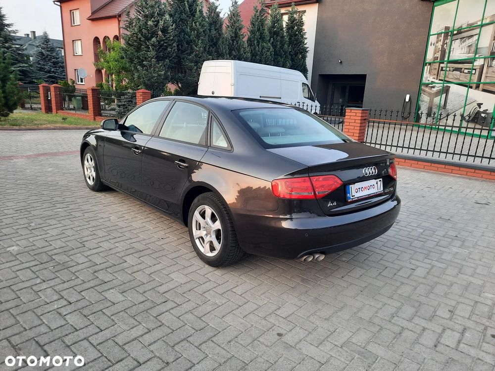 Audi A4 Limousine - 11