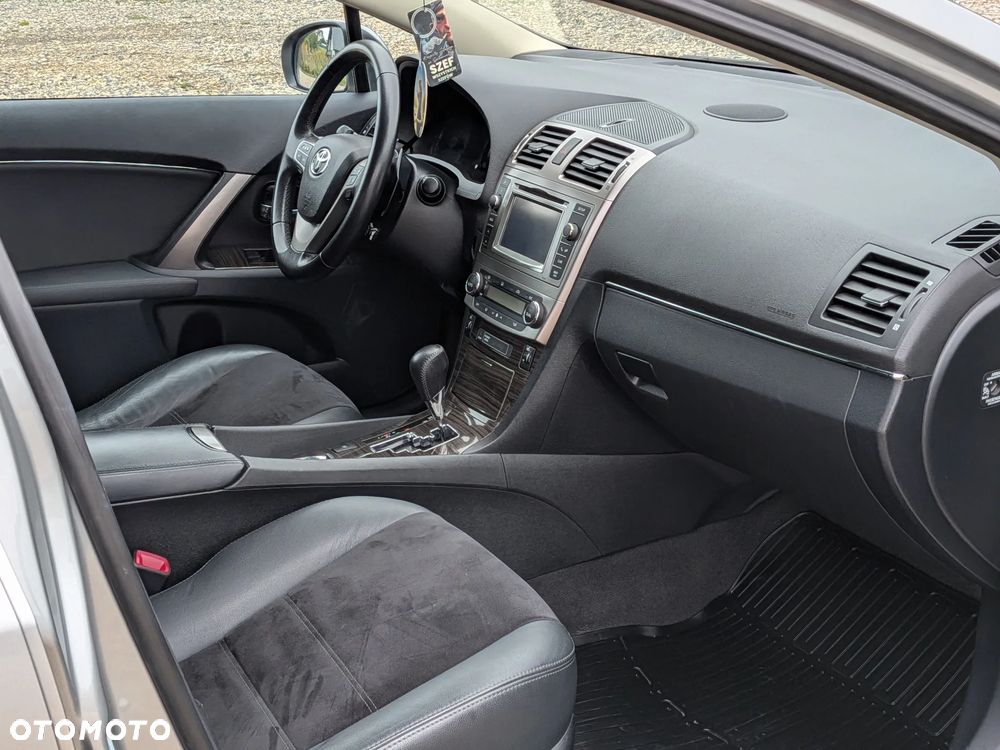 Toyota Avensis 1.8 Sol plus NAVI MS - 25