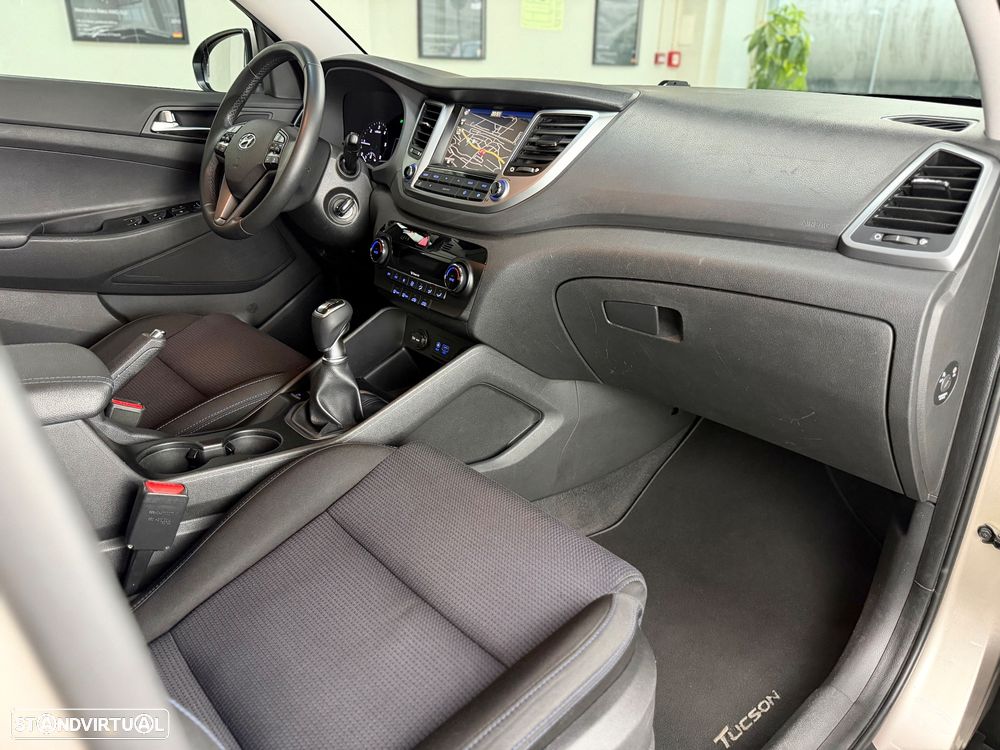 Hyundai Tucson 1.7 CRDi Executive - 25