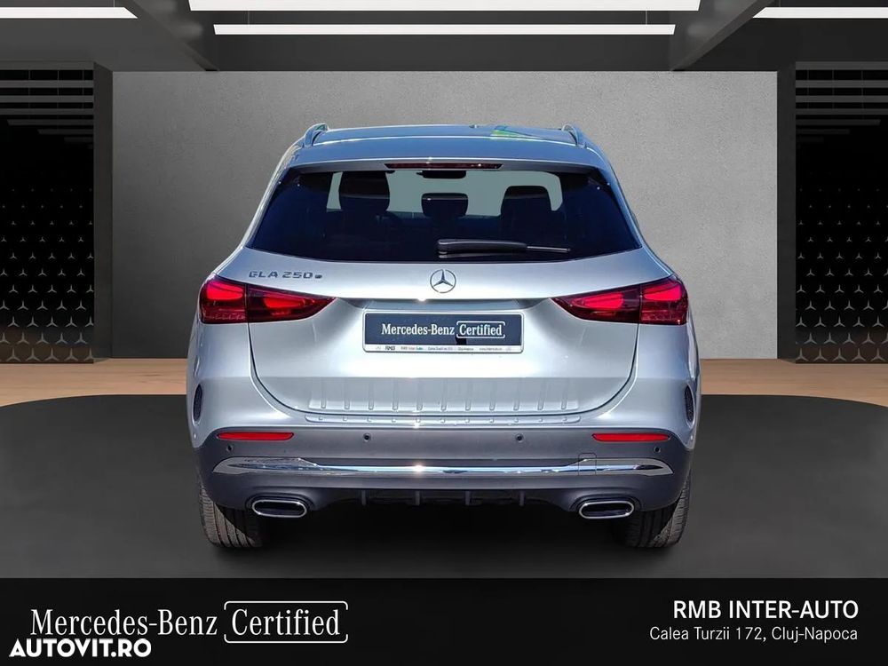 Mercedes-Benz GLA - 16