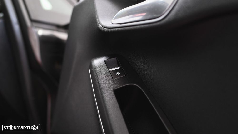 Ford Fiesta 1.5 EcoBoost S&S ST X - 46