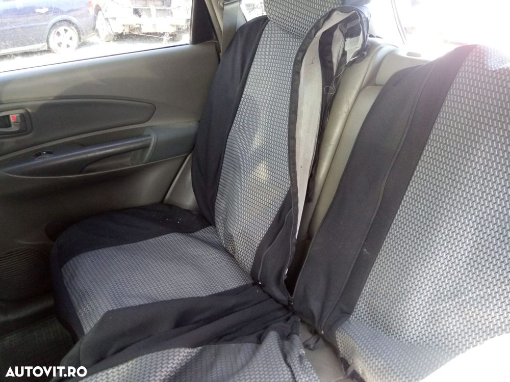 Dezmembrari  Hyundai TUCSON (JM)  2004  > 2010 2.0 CRDi tractiune int - 8