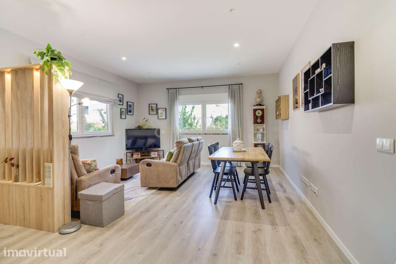 Moradia T3 Térrea Isolada com Zona Gourmet, Garagem e Carregamento Elé - Grande imagem: 2/36